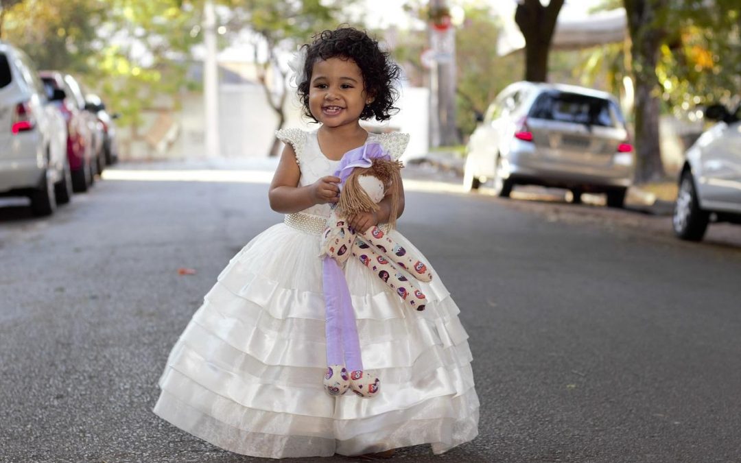 Astuces pour confectionner une robe de princesse unique pour votre fille