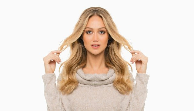 Le ombré hair blond : tout savoir sur cette coloration qui illumine les cheveux