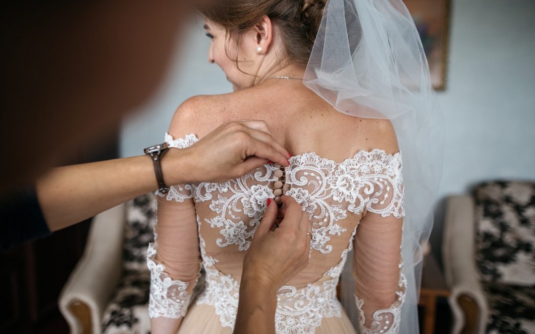 Quelle tenue mariage femme ronde ?